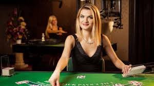 ur666 Live Casino မိုဘိုင်းဖုန်းနှင့် ကစားနေသော မြန်မာကစားသမားများ၏ အတွေ့အကြုံ